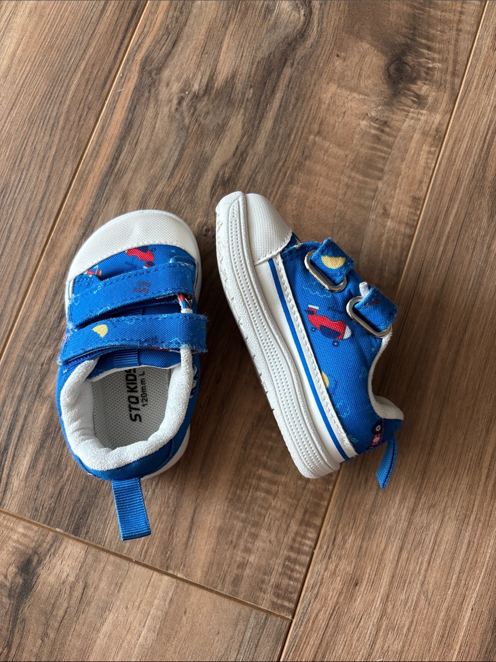 STOKIDS Blue Baby & Walker Sneakers with Velcro Size 4 Wide